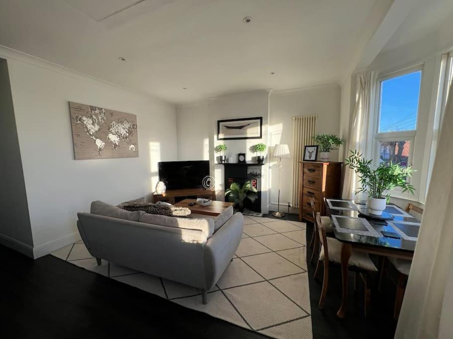 Hill Grove 2 Bedroom Apartament